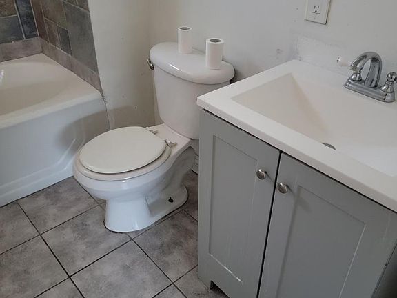 3rd image of 320 Pioneer St #A