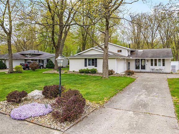 2nd image of 34164 Gina Dr