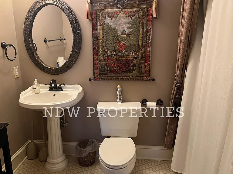 600 Nash St NE — Photo 9