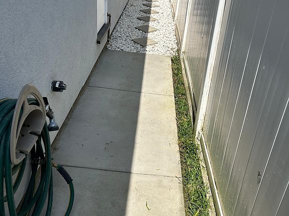 3rd image of 10029 San Carlos Ave