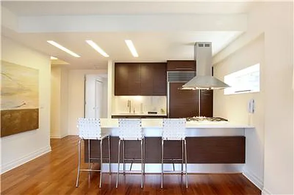 Sold by Warburg | media 8
