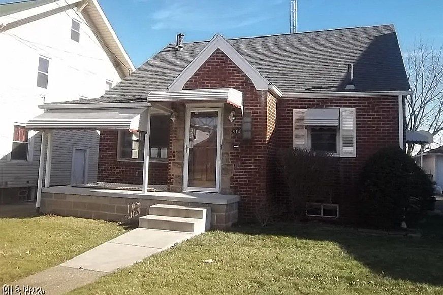 1st image of 914 Clarendon Ave NW