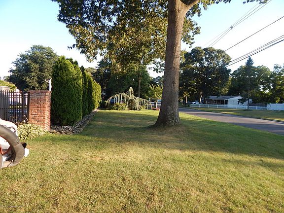 3rd image of 919 Alden Dr