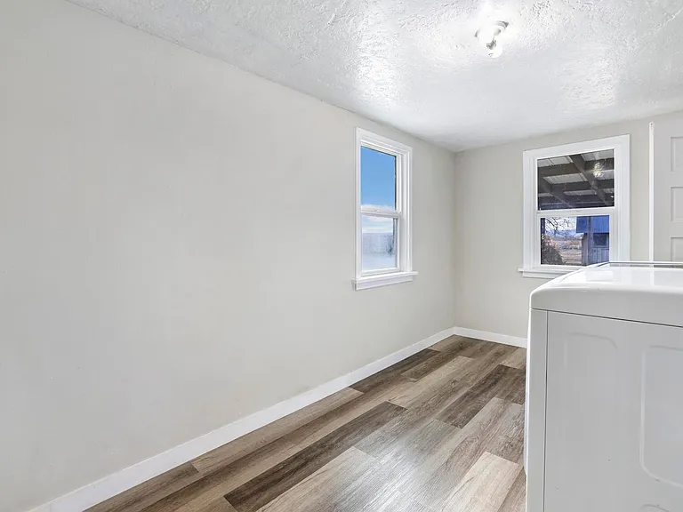 3321 Addison Ave E — Photo 25