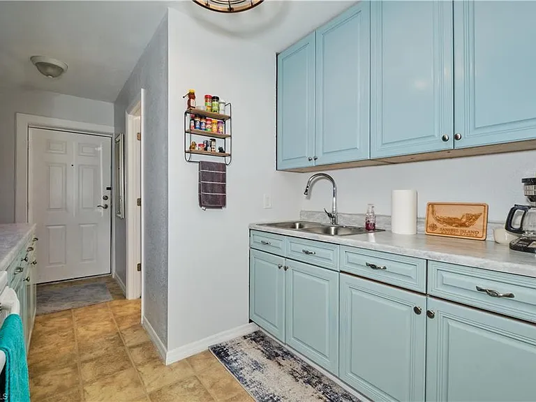 16820 Banyon Ct — Photo 8