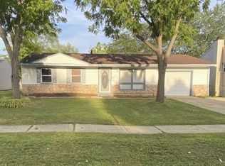 425 Beaver Dr, Streamwood, IL 60107