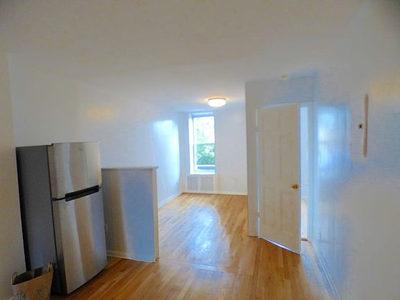 4th image of 2839 Church Ave #2