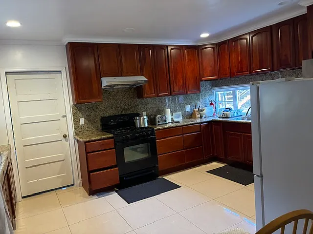330 Sheridan Ave — Photo 10