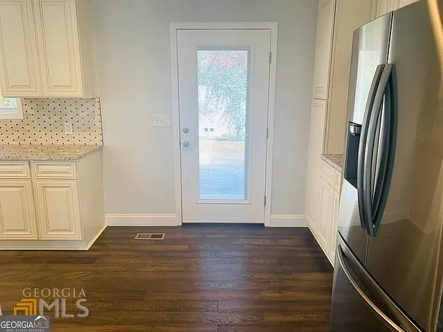 3102 Edgewater Dr — Photo 6