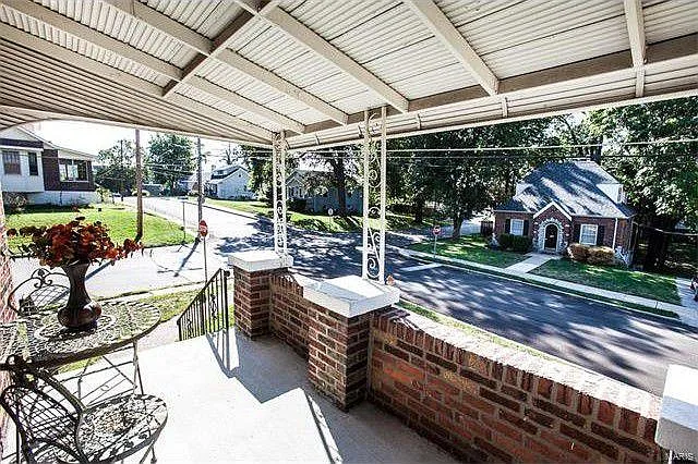 3 bed, 1400 sqft, $2,250 — Photo 2