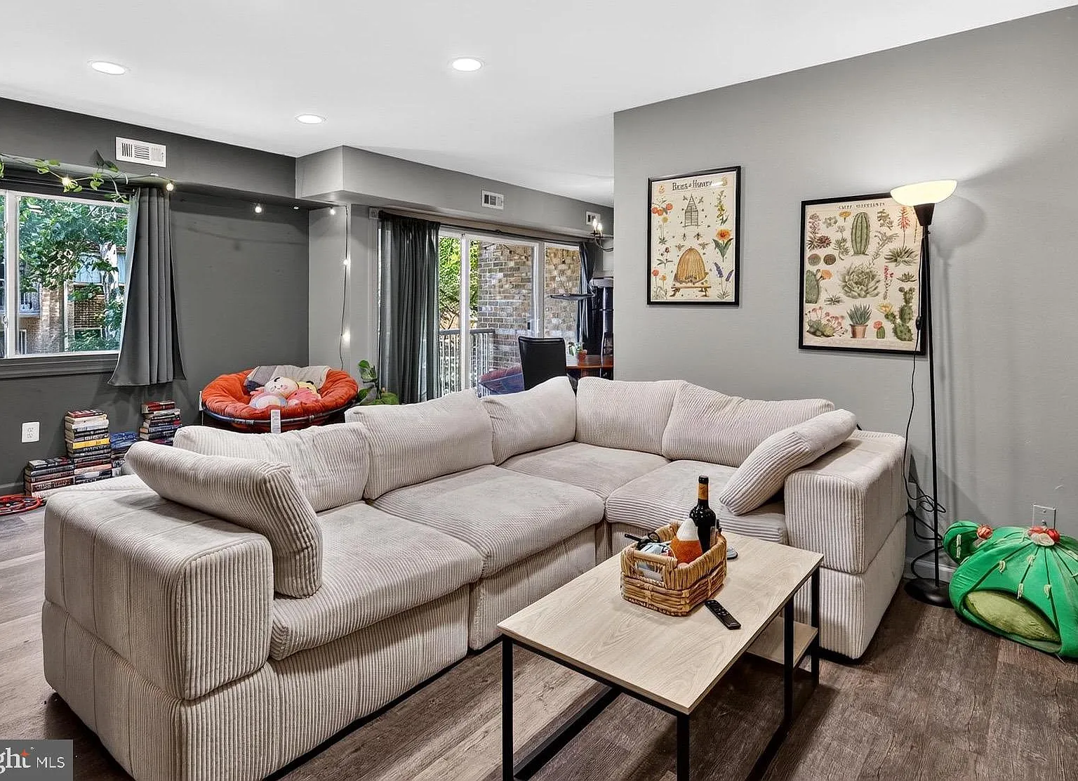 Yorktowne Square Condo — Photo 2