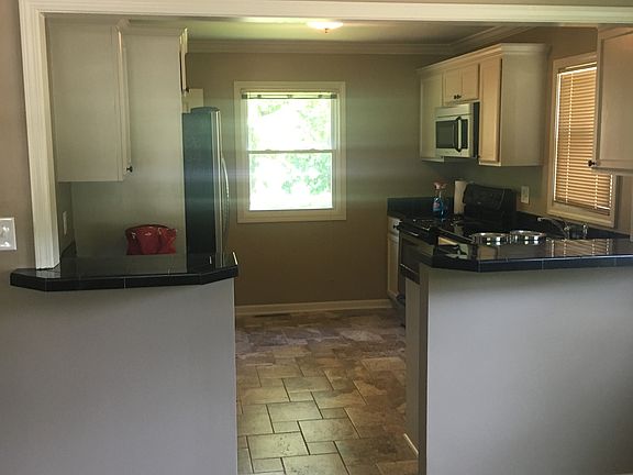3rd image of 4222 Roswell Ave