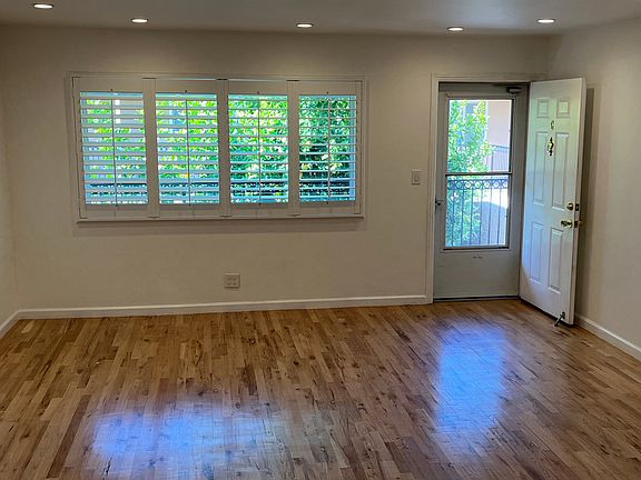 2nd image of 721 Menlo Ave APT G