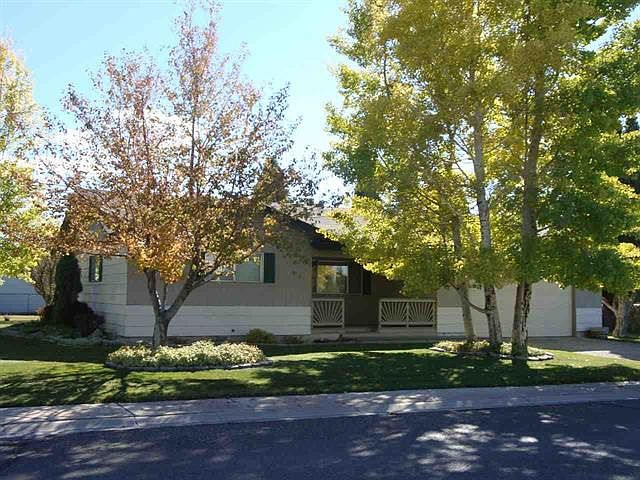 1st image of 690 Hopkins Ln