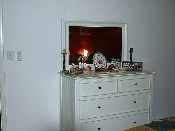 5th image of 865 Maclaren Dr N APT B