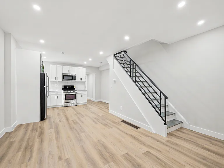474 E Penn St #1 — Photo 2