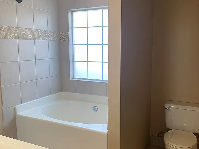 243 Primrose Dr — Photo 10