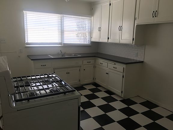 3rd image of 4279 Tujunga Ave