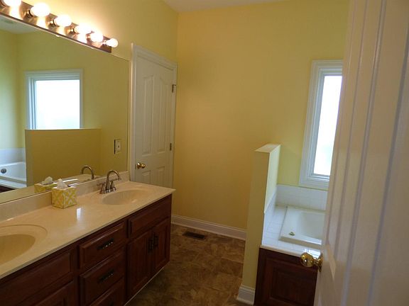 3rd image of 107 Shetland Ln