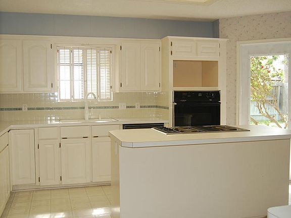 3rd image of 204 Sandpiper Dr
