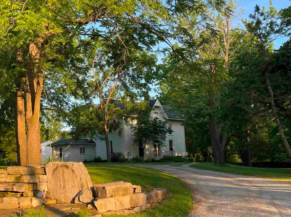 1208 E Burlington Ave, Fairfield, IA 52556