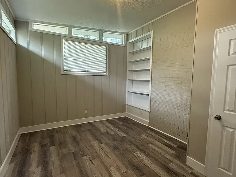 913 Daniel Cir — Photo 5