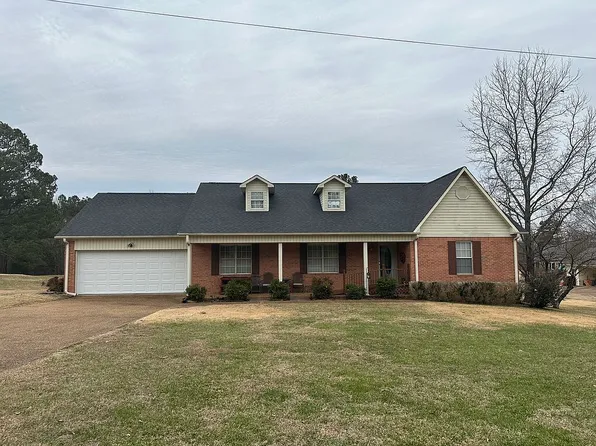 145 Meadow Dr, Lexington, TN 38351