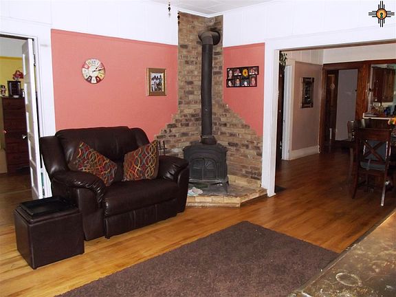 5th image of 205 E Logan Ave