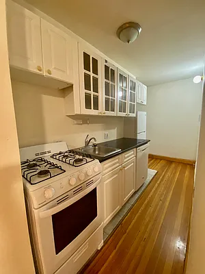 Rented by Manhattan Dwelling Corporation | media 18