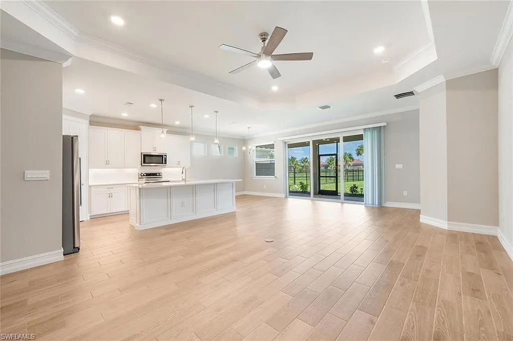 3 bed, 4.0 bath, 2221 sqft, $3,495 — Photo 4