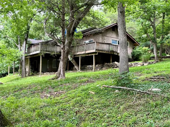 4532 Fox Creek Rd, Pacific, MO 63069