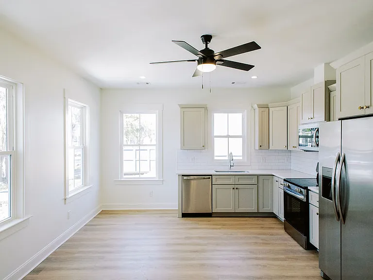 834 E Anderson St #B — Photo 2