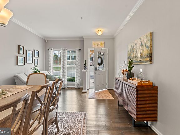 3rd image of 712 Shady Creek Ct