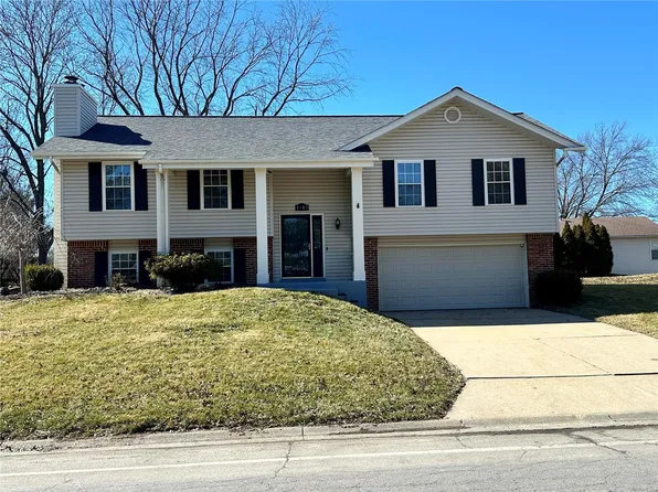 1003 Fox Trail Dr, Lake Saint Louis, MO 63367