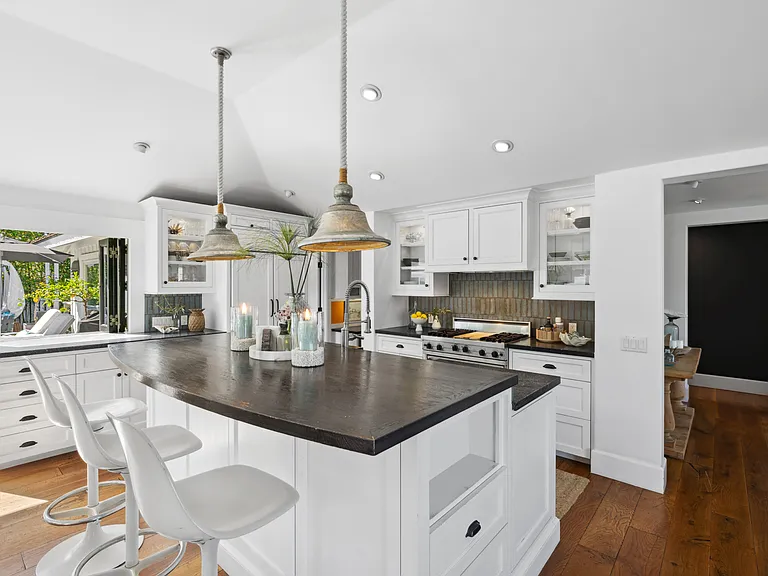 1101 Pembroke Ln — Photo 11