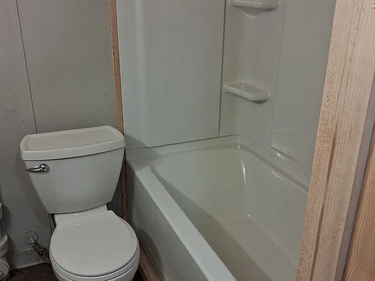 821-823 Ravencrest Ave #821 — Photo 3