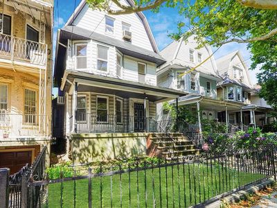 1666 E 12th St, Brooklyn, NY, 11229