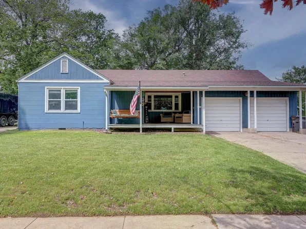 1105 N 4th St, Arkansas City, KS 67005