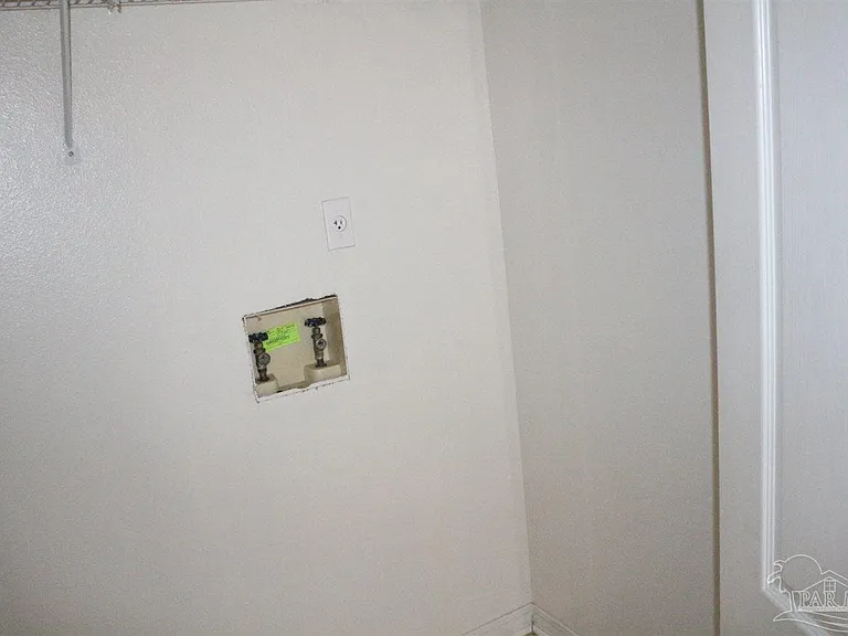 215 Wildflower Ln — Photo 10