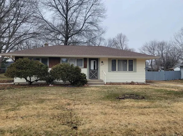 509 S Seward St, Winnebago, IL 61088