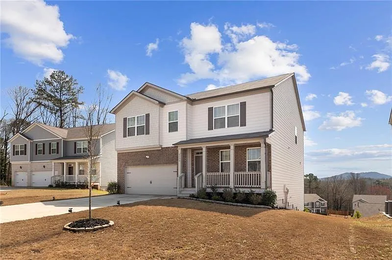 5 bed, 3.0 bath, 2845 sqft, $3,500 — Photo 2