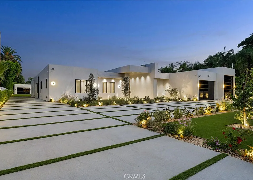 22924 Erwin St