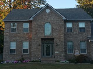 1060 Joanwood Dr, Marysville, MI 48040