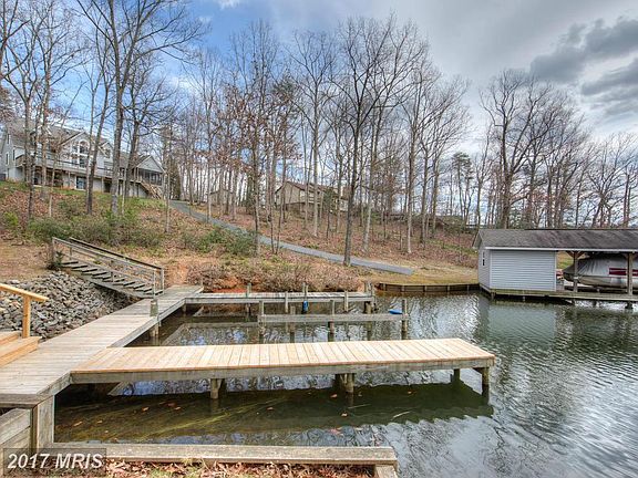 5th image of 346 Edgewood Dr
