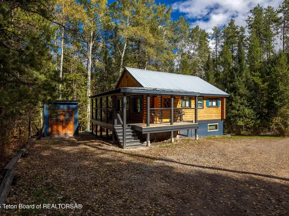 704 Sunset Dr, Alpine, WY 83128