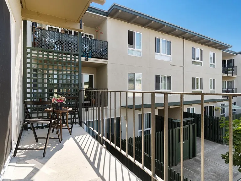 930 Peninsula Ave #303 — Photo 9