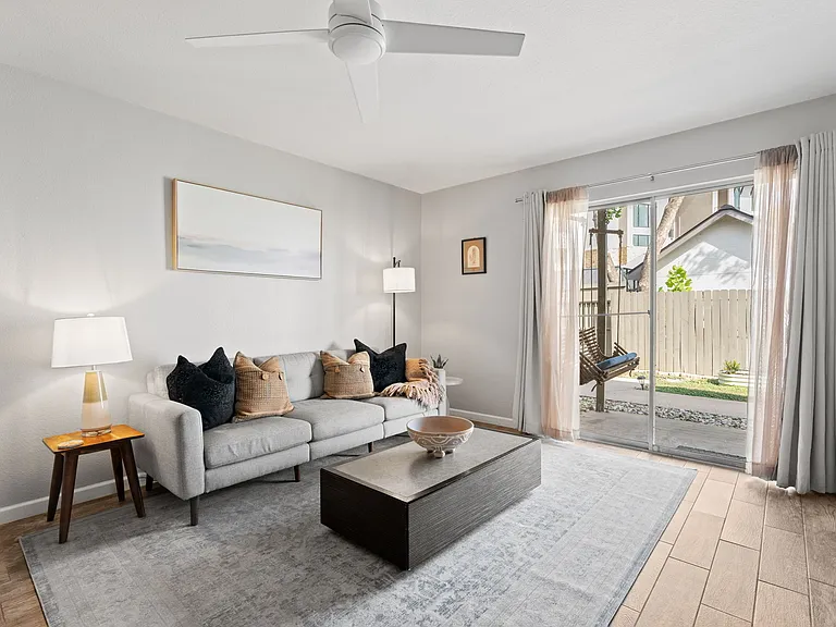104 Cove E #106 — Photo 8