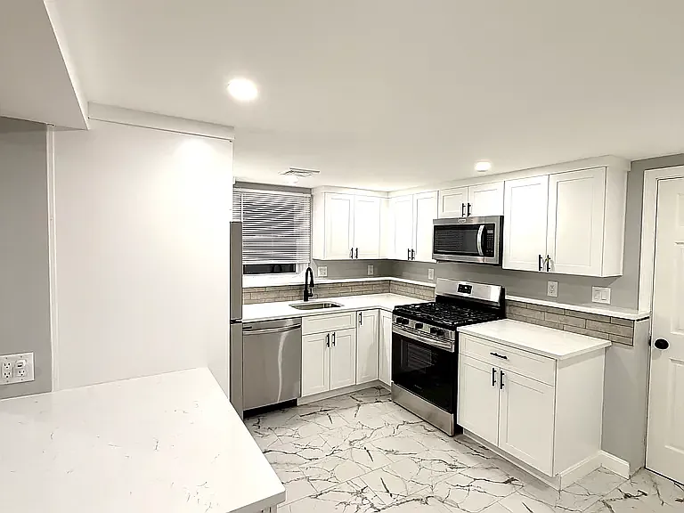 2 bed, $3,200 — Photo 2