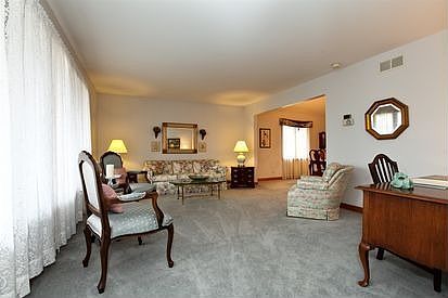 3rd image of 10709 Oakton Ct