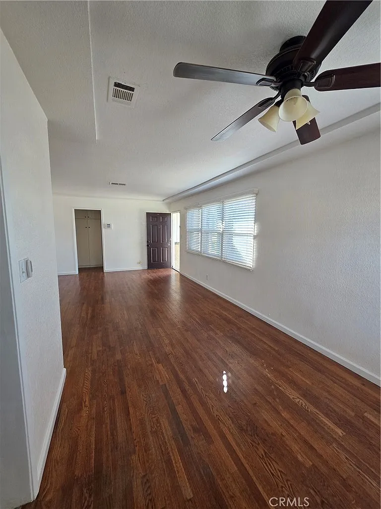 3 bed, 1074 sqft, $3,500 — Photo 3